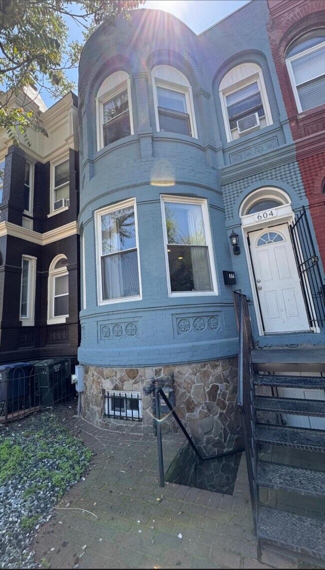 Foto del edificio - 604 R St NW