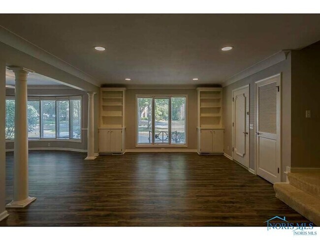 Building Photo - 3783 Hillandale Road Unit 2