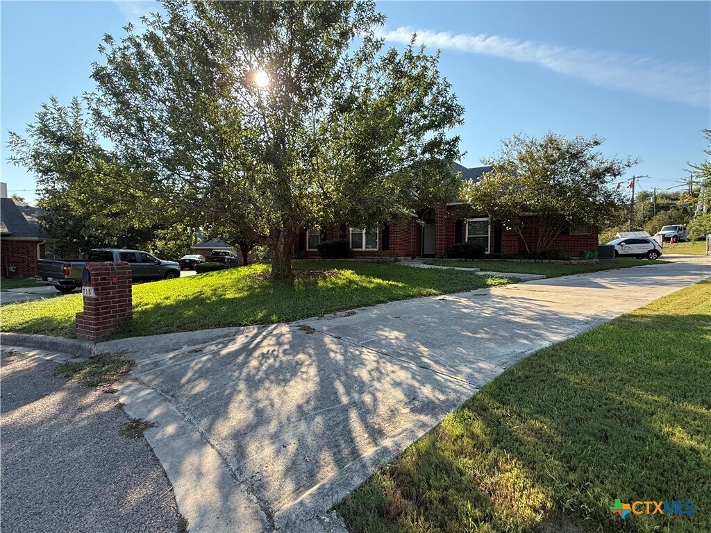 Building Photo - 715 Paintbrush Dr