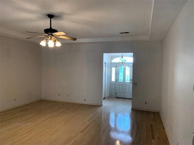 Building Photo - 200 Habersham Dr SE