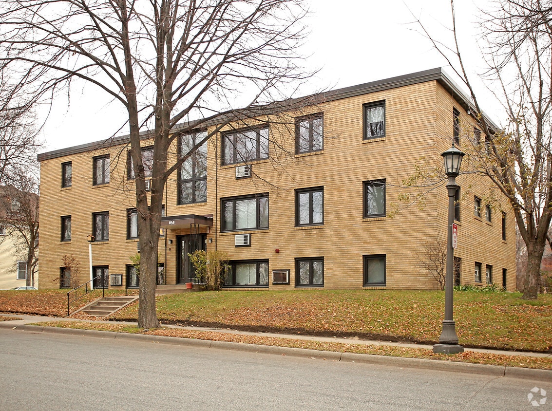 Primary Photo - 658 Greenbrier St