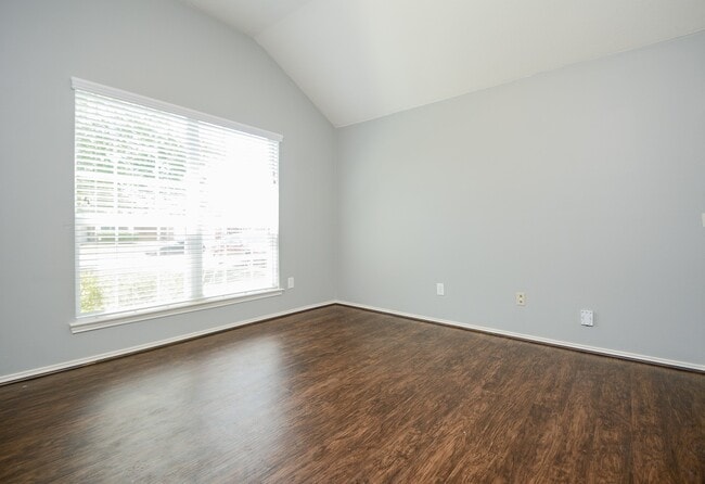 Building Photo - 24914 Oconee Dr