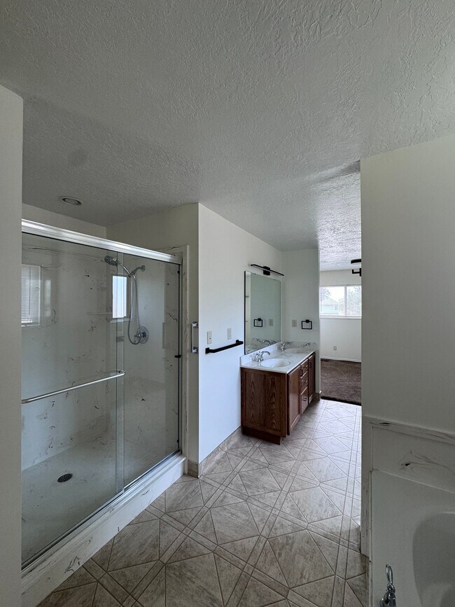 Building Photo - 580 N Allanwood Pl