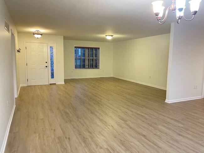 Foto del edificio - Beautiful 3 bedroom 2 bathroom Rancher in Great Manheim Location!