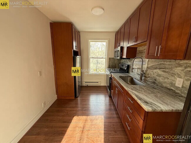 Foto del edificio - 682 Parker St