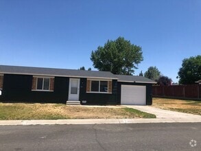 Building Photo - 925 Cosgrave St