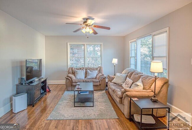 Foto del edificio - 129 Westover Dr