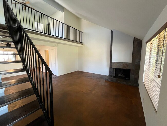 Building Photo - Unique 2-bedroom, 2-bath + Loft townhome s...