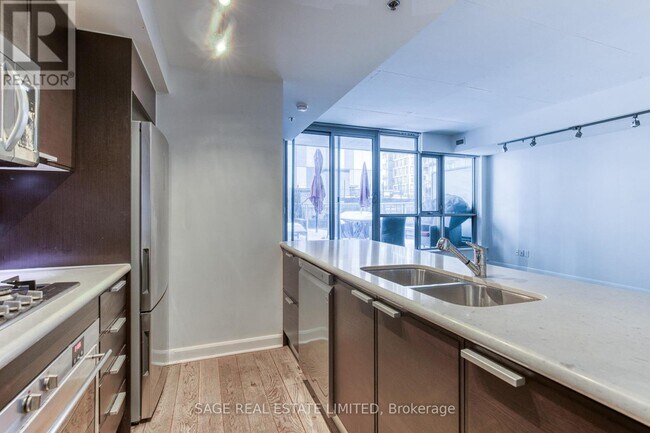 Photo du bâtiment - 375 King St W