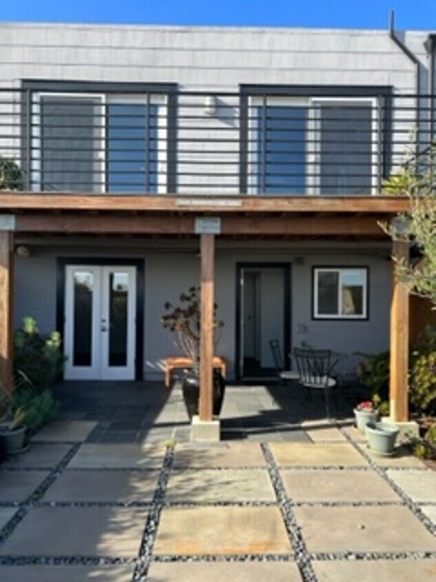 Primary Photo - UNLEASH URBAN LUXURY: BERNAL HEIGHTS SUNNY...