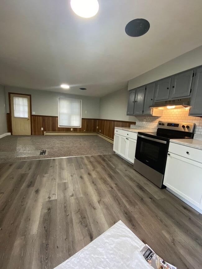 Building Photo - 161 Hollingsworth Manor