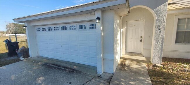Building Photo - 324 Clearwater Ln