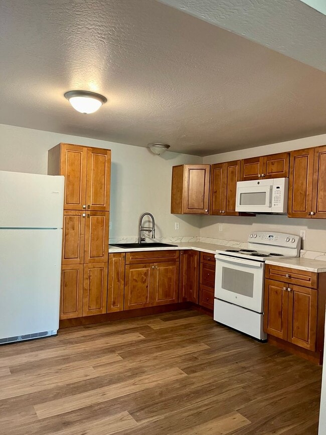 Building Photo - 5333 Rogue River Hwy