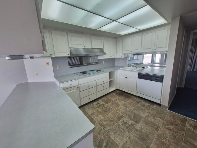 Foto del edificio - Spacious 2 Bedroom Condo for Rent in the Fairhaven Neighborhood