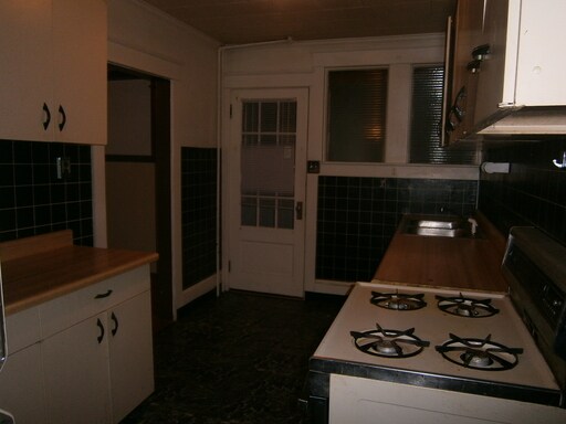 Building Photo - 559 Dupont Ave