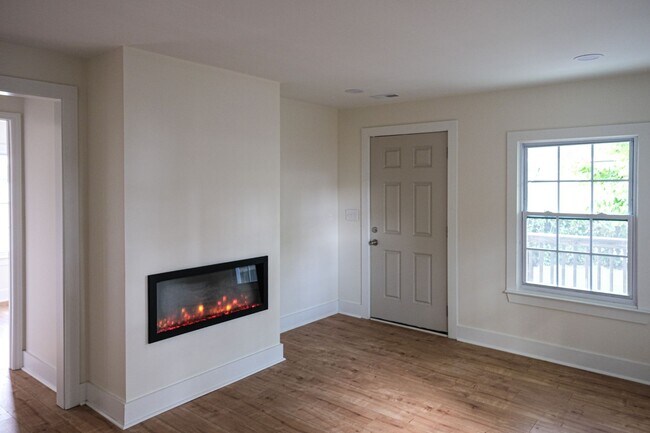 Building Photo - Charming 2BR/1BA Home in the West End Hist...