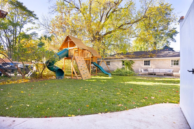 Building Photo - 178 High Park Av
