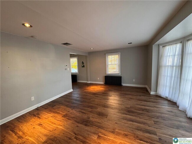 Building Photo - 724 N Muhlenberg St