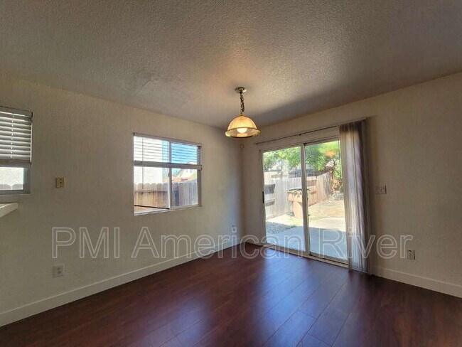 Foto del edificio - 1375 Pintail Way