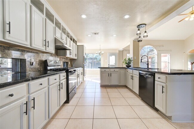 Foto del edificio - 14715 Mission Hills Dr