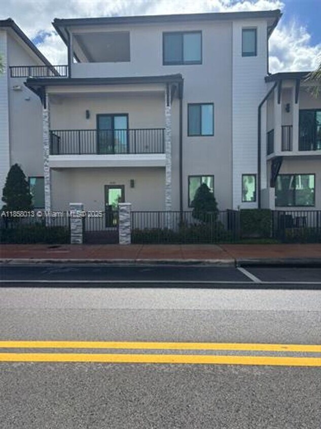 Primary Photo - 4281 NW 83rd Ave