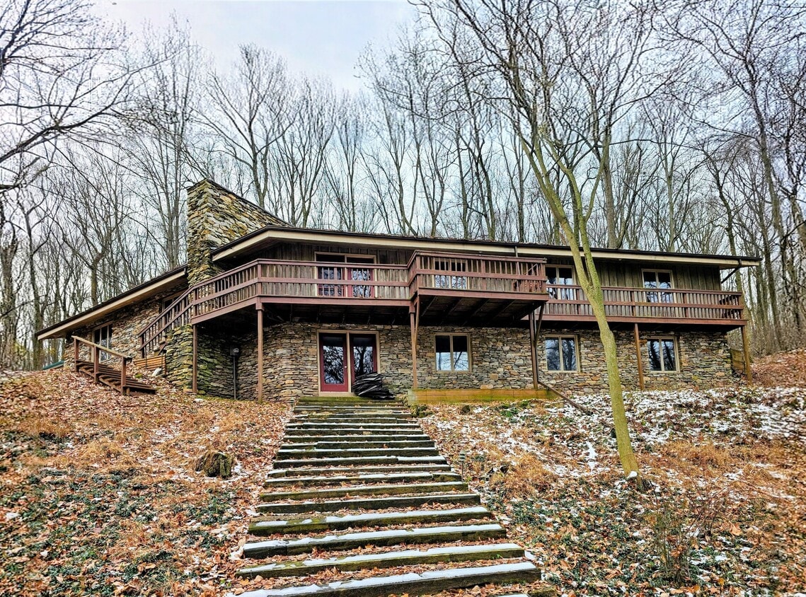 Primary Photo - 135 Fraelich Rd