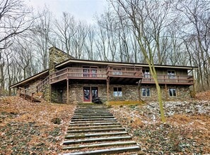 Building Photo - 135 Fraelich Rd