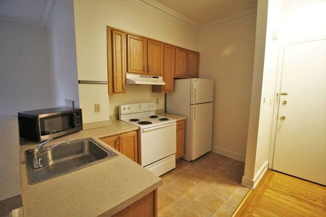 Building Photo - 1011 N Charles St