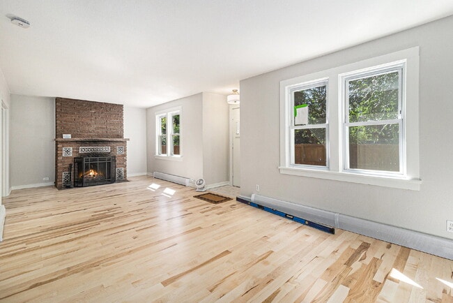 Building Photo - "Charming 3-Bed Oasis with Gleaming Hardwood Floors in the Heart of Boulder!"