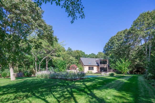 Building Photo - 4 Dominy Ct