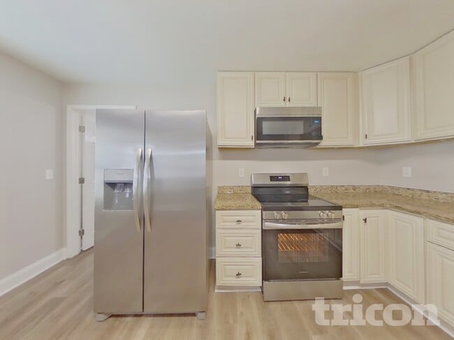 Building Photo - 717 West Blvd