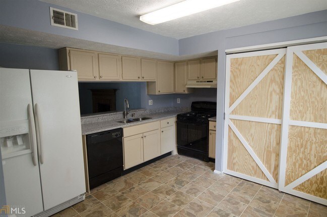 Building Photo - 8825 Applegate Ln