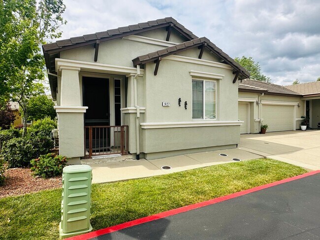 Building Photo - 2 Bedroom 2 Bath Home in Eskaton 55+ Commu...