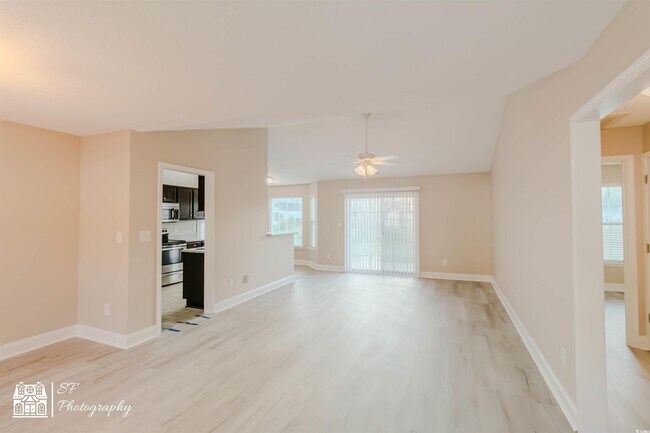 Building Photo - 246 Macarthur Dr