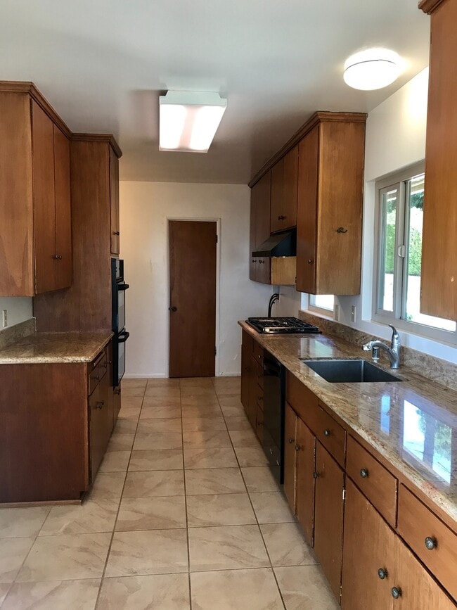 Building Photo - Three Bedroom Riviera Home with Ocean View...