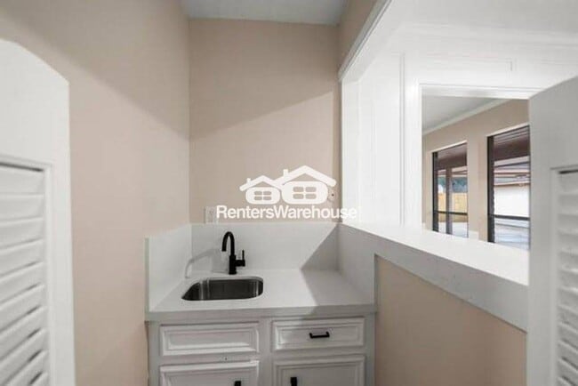 Building Photo - 16627 Aldenham Pl