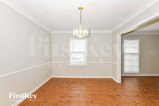 Foto del edificio - 5819 Fox Lair Ave