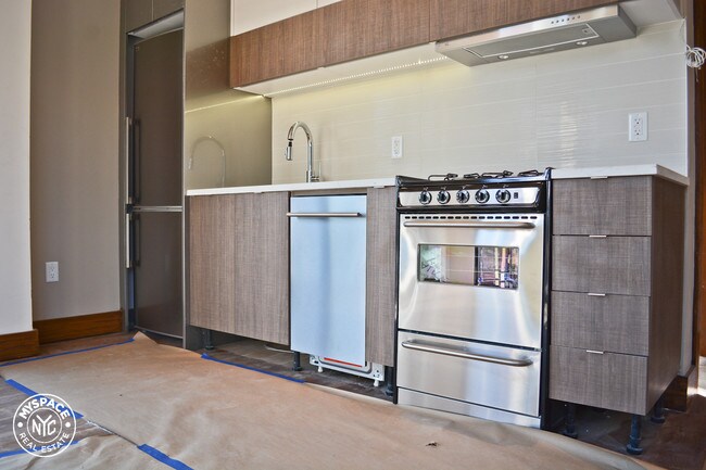 Building Photo - 865 Willoughby Ave