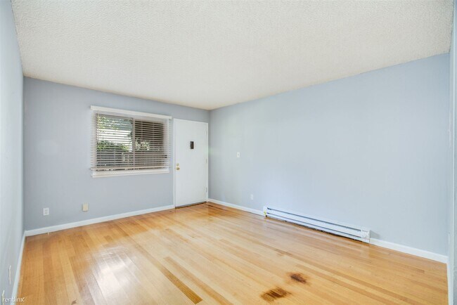Building Photo - 2 br, 1 bath Condo - 413 Piccadilly Place 9