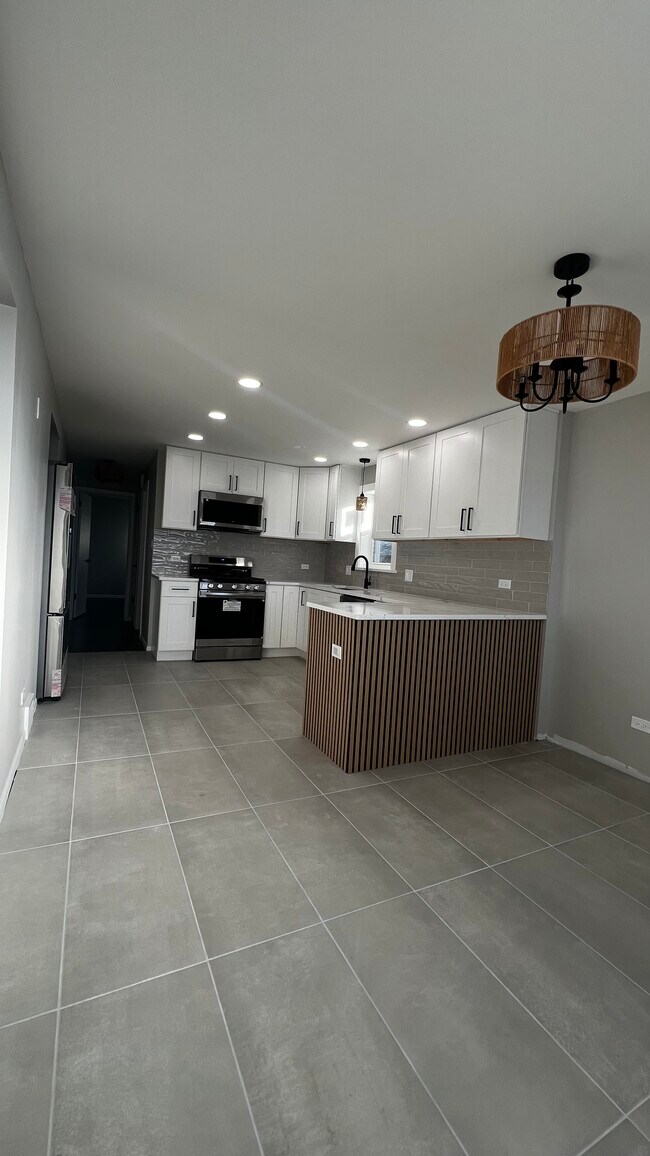 Foto del edificio - 552 Manistee Ave