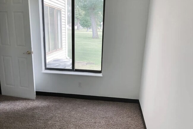 Foto del edificio - 505 Oakview Dr