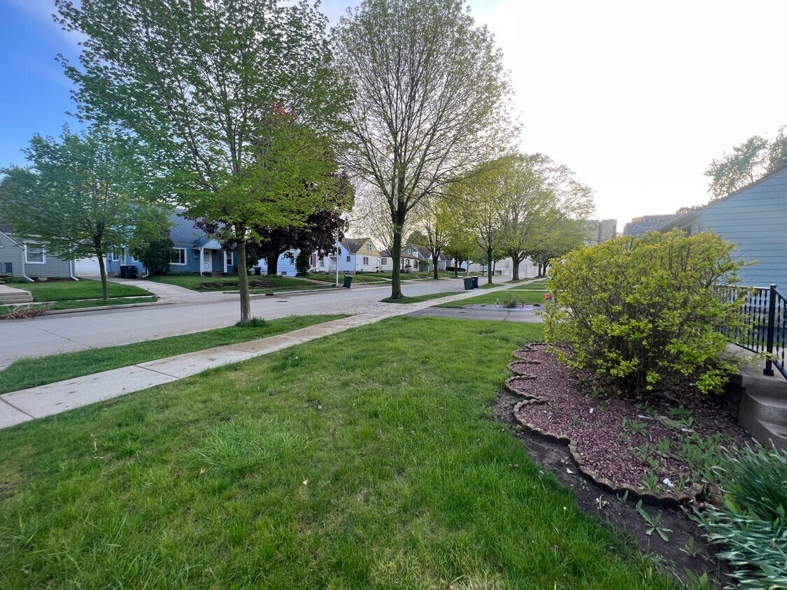 Building Photo - The Perfect Gem 3 Bedroom Single Family Ho...