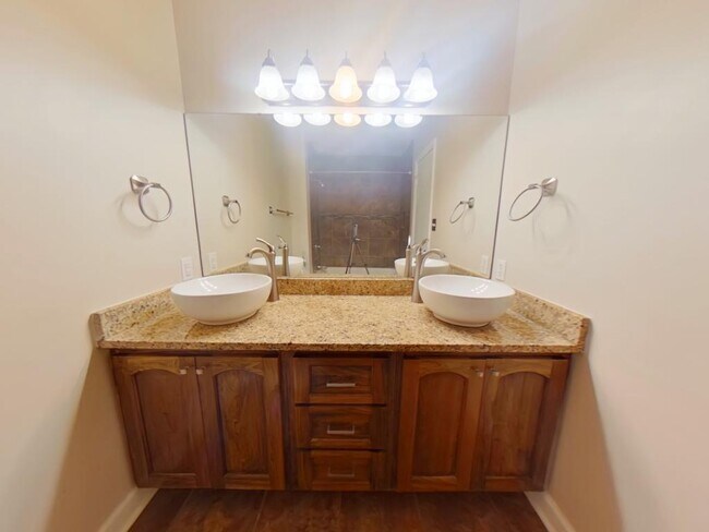 Building Photo - 510 Old Mill Rd