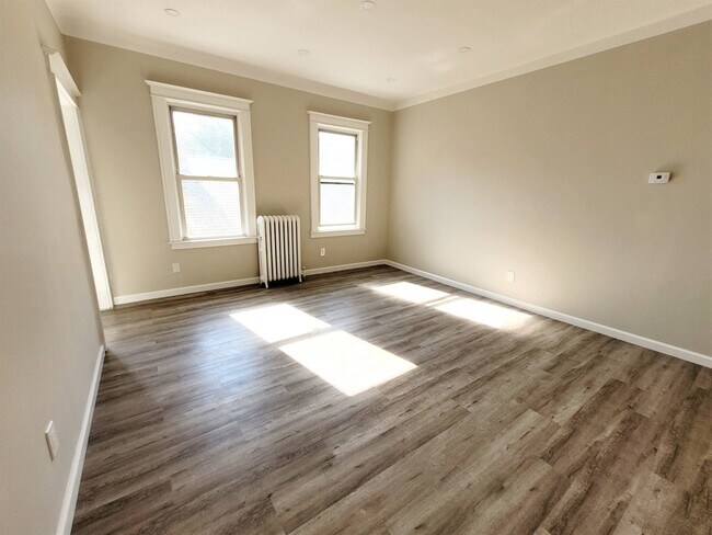 Building Photo - 170 Lowell Ave