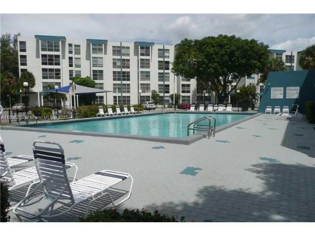 Foto principal - 17560 Atlantic Blvd