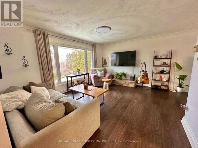 Building Photo - 147 Grandview St S