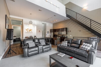 Building Photo - 1002 W Lake St