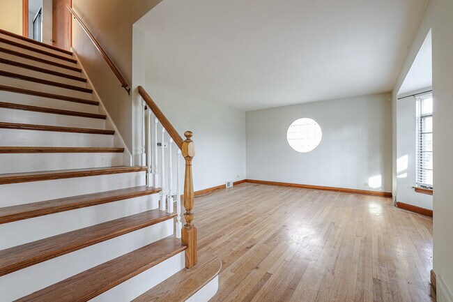 Foto del edificio - 1522 Hull Ave