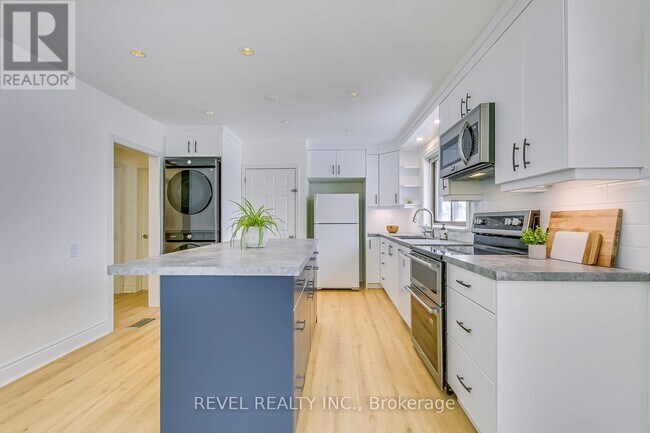 Building Photo - 134 Longfield Rd