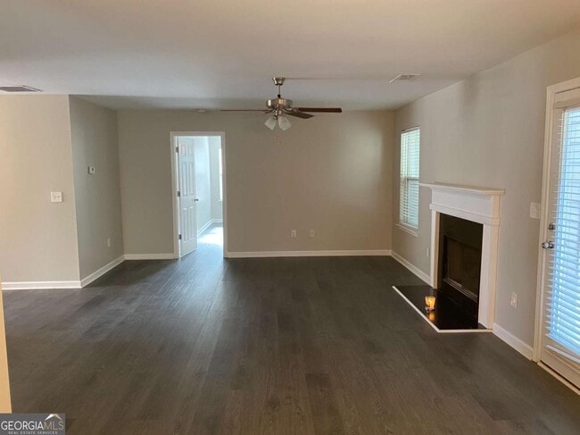 Building Photo - 701 Walnut Woods Dr